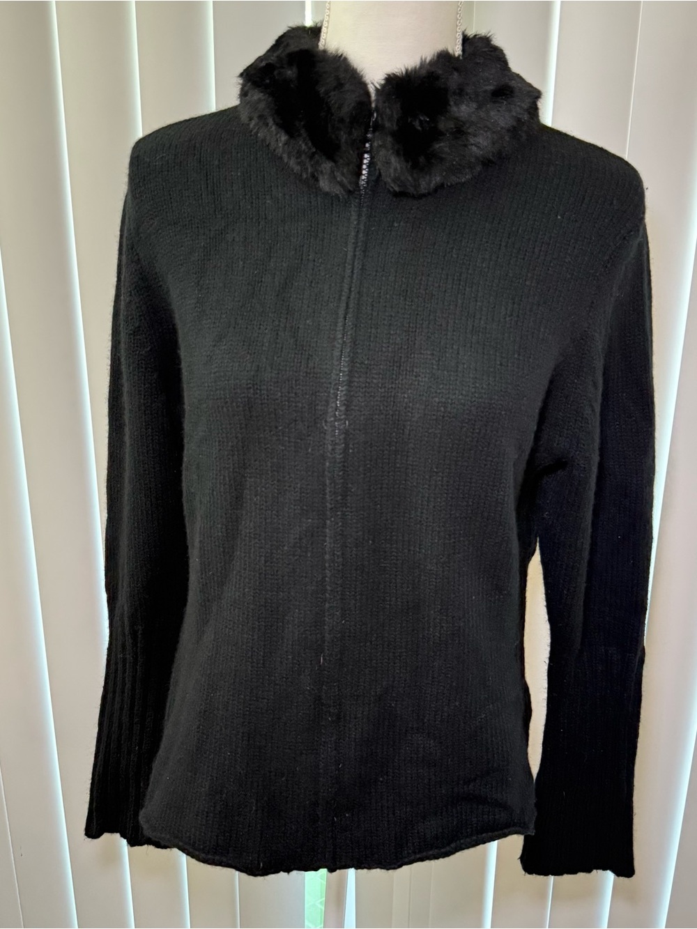 Tahari Black Zip-Front Sweater Faux Fur Collar Size L